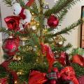 sapin couleur rouge et or
